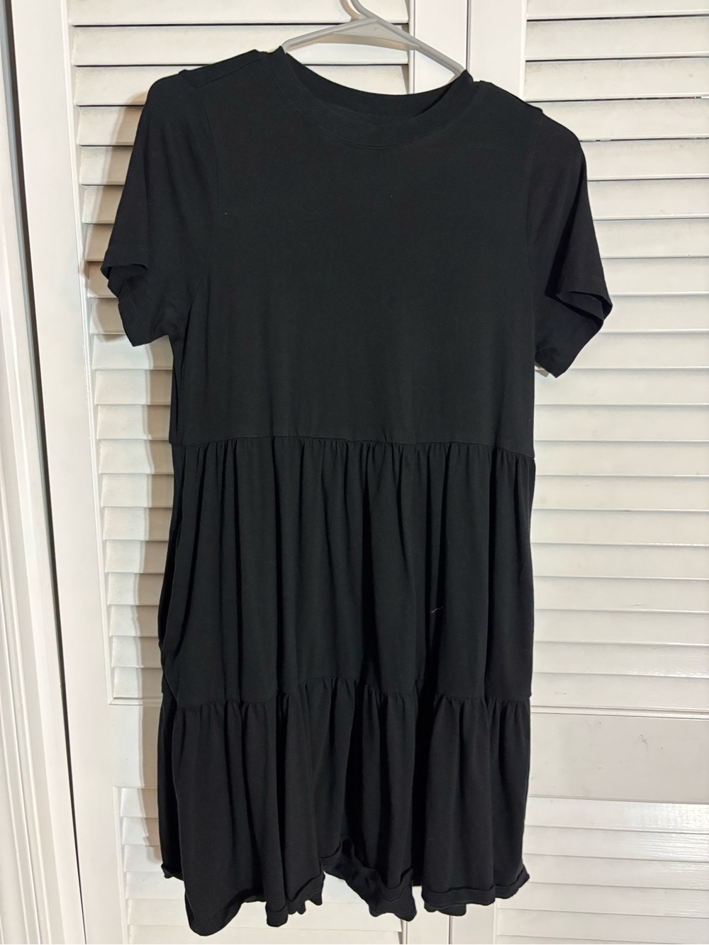 Old Navy Casual Tiered Black T-Shirt Dress